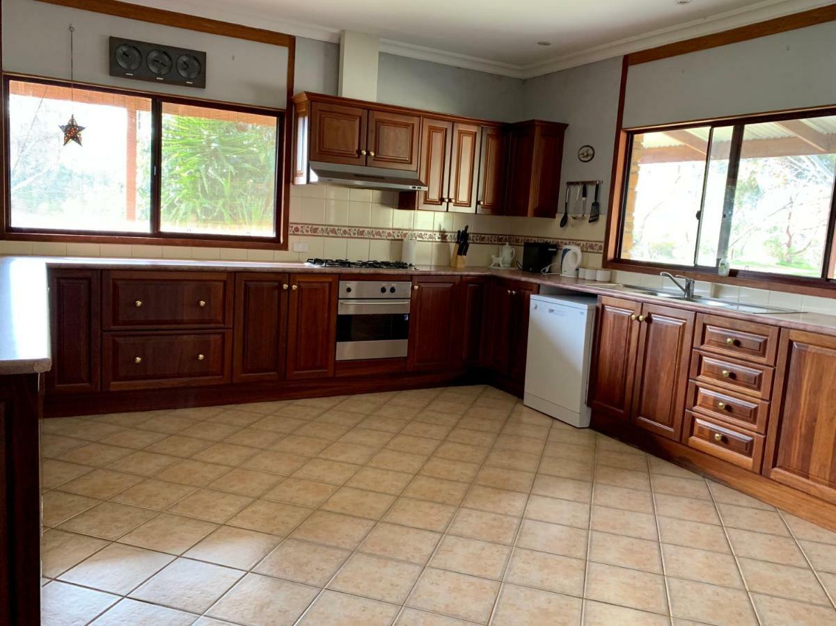 Bee'S Place - 3 Bedroom Home On 10 Acres Of Land With Distant Ocean Views Emu Bay Ngoại thất bức ảnh